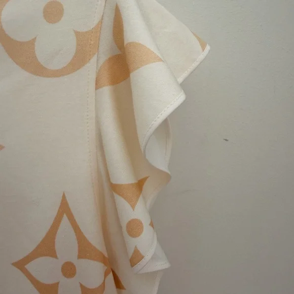 Louis Vuitton Ruffled sleeve T-shirt Cream and Gold Monogram Top - Picture 5 of 13
